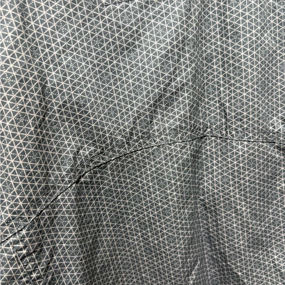 Bench Geometric Gray Jacket with Pink Embroidery